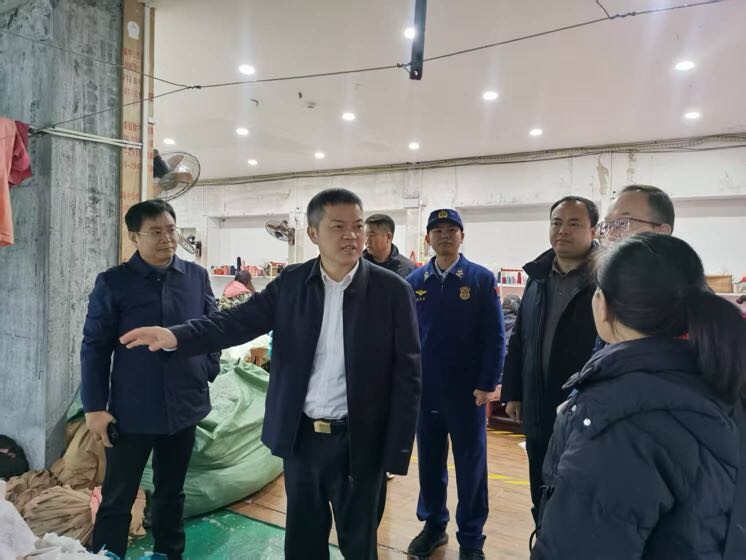 巫初华督导检查安全生产工作