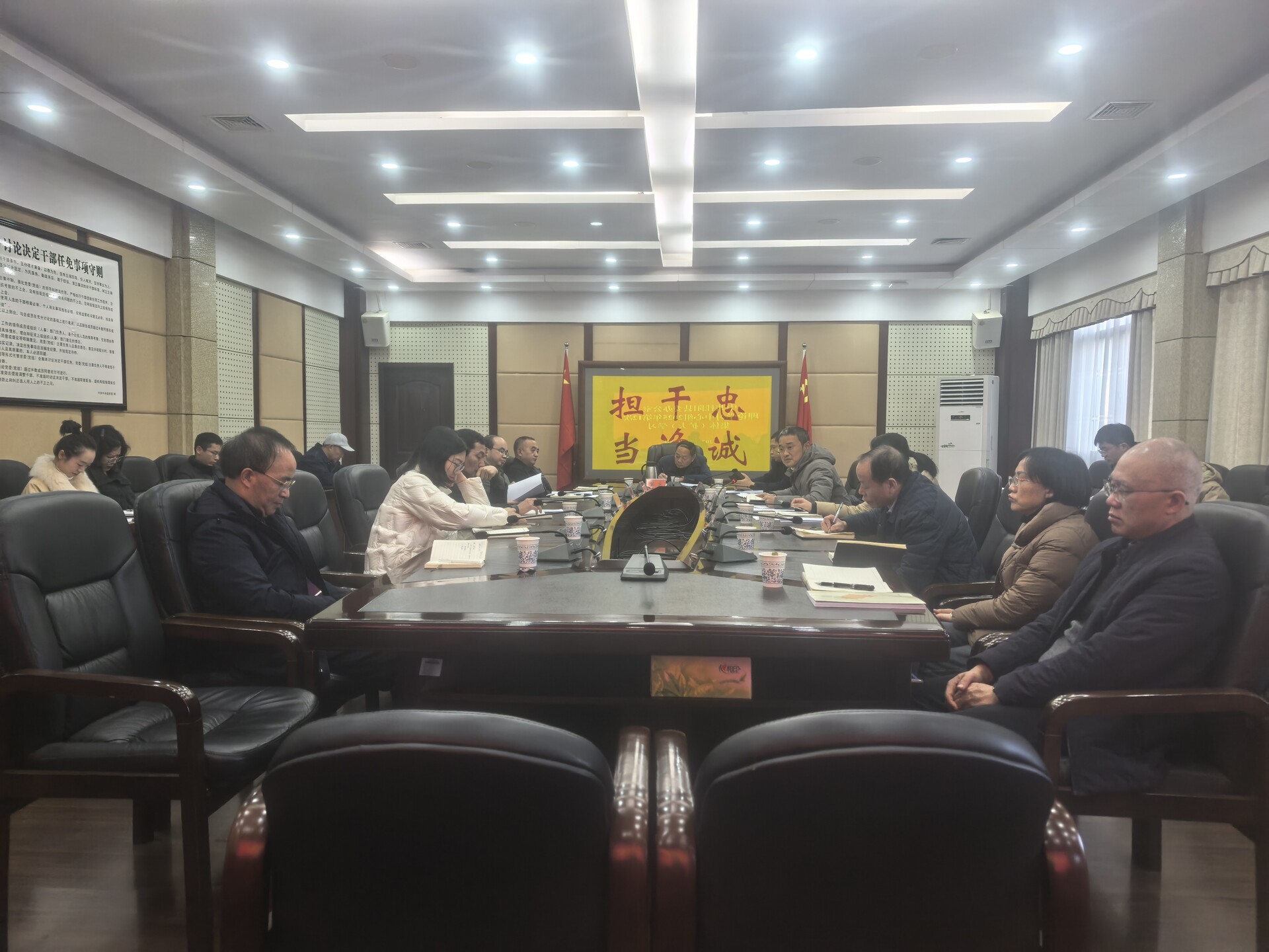 学习贯彻党的二十届四中全会精神|学习贯彻党的二十届四中全会精神县委宣讲团报告会在县委办公室举行