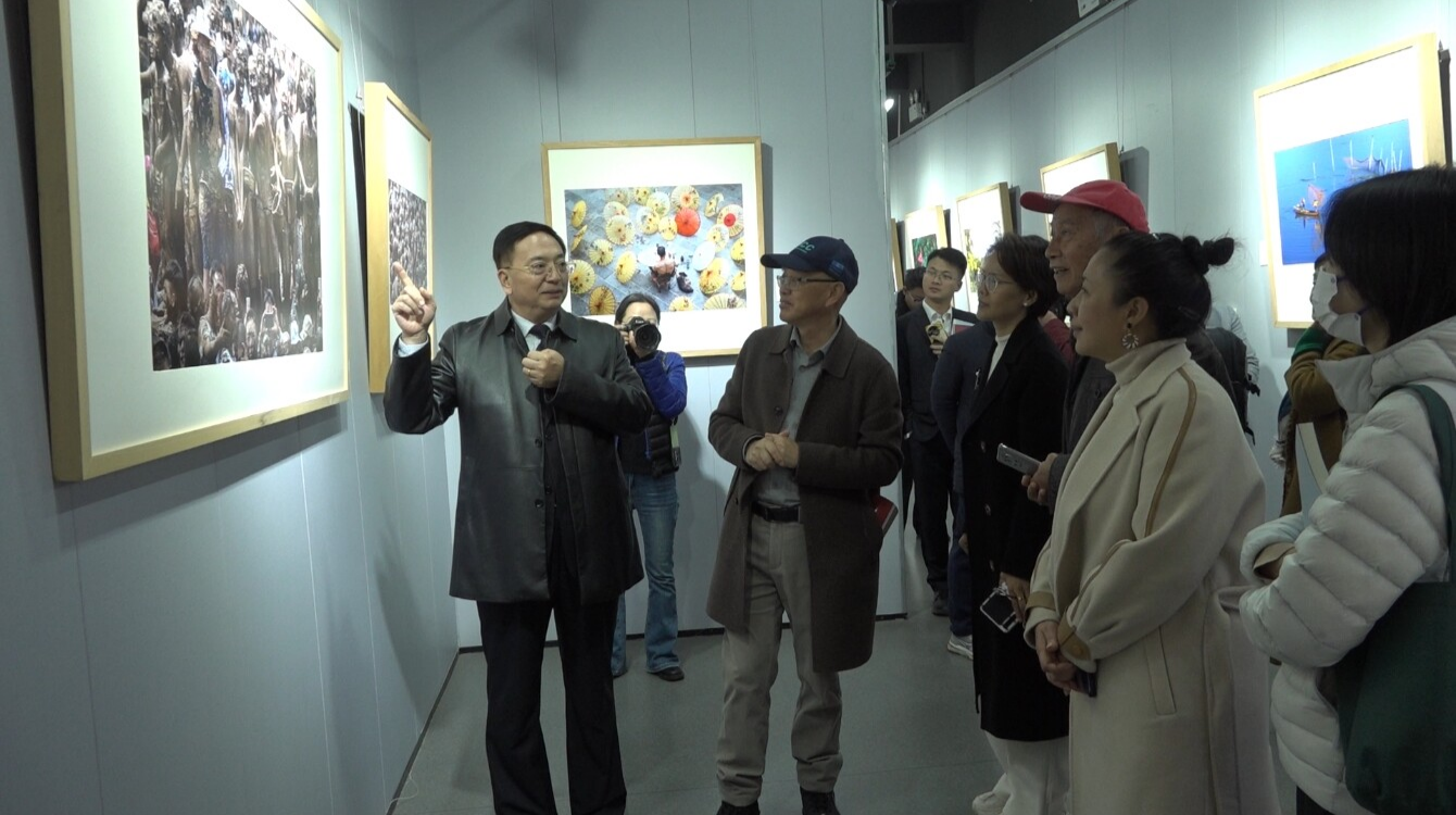 我县举办 “印象湘南·神韵古郡”邓尤东迎元旦摄影作品展