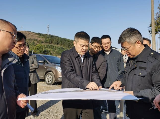 巫初华调研道路交通安全工作