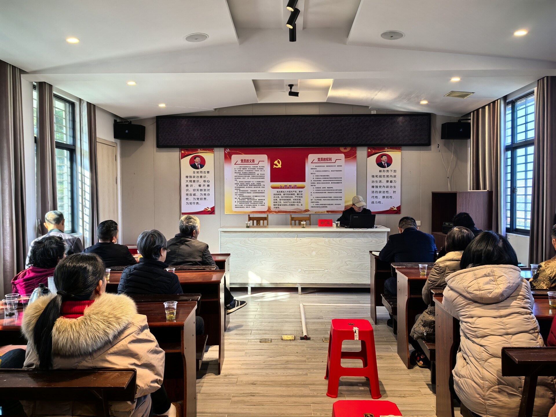 学习贯彻党的二十届四中全会精神|县委宣讲团到莲花坪农场宣讲