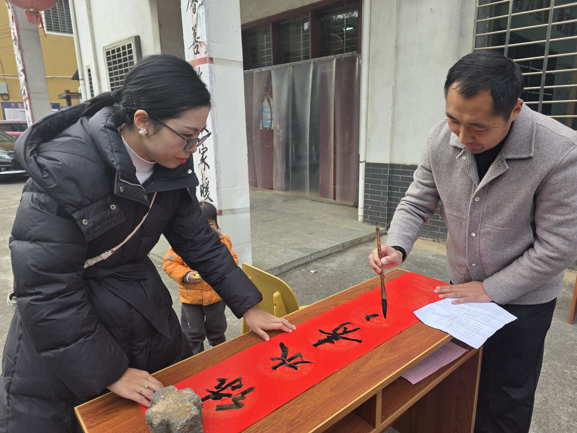 方元镇开展新春送对联活动