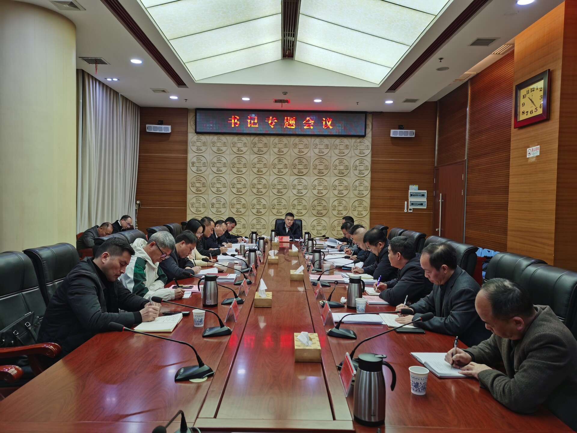 巫初华主持召开县委第八轮巡察书记专题会议