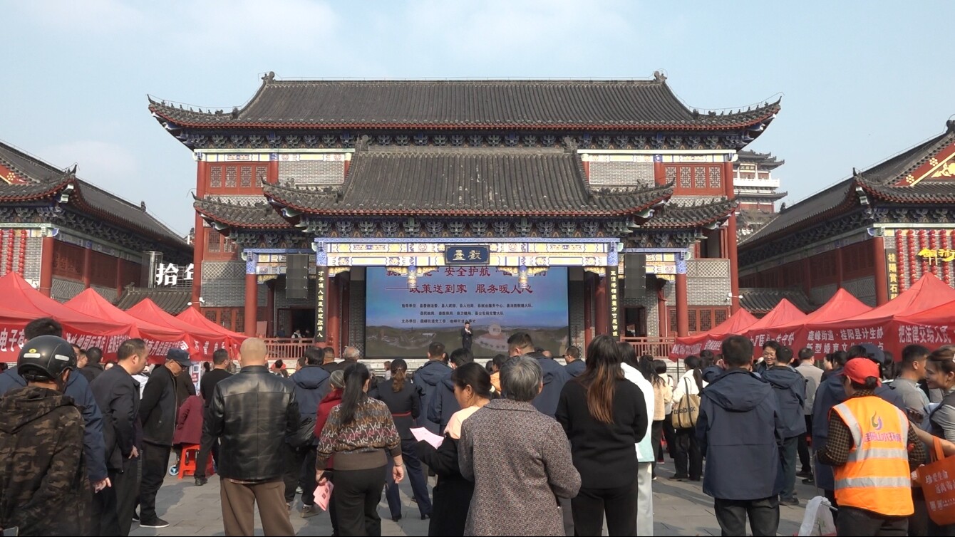 鹿峰街道开展“政策送到家  服务暖人心” 惠民活动