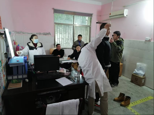 桂阳县组织各乡镇应征青年开展初检初审