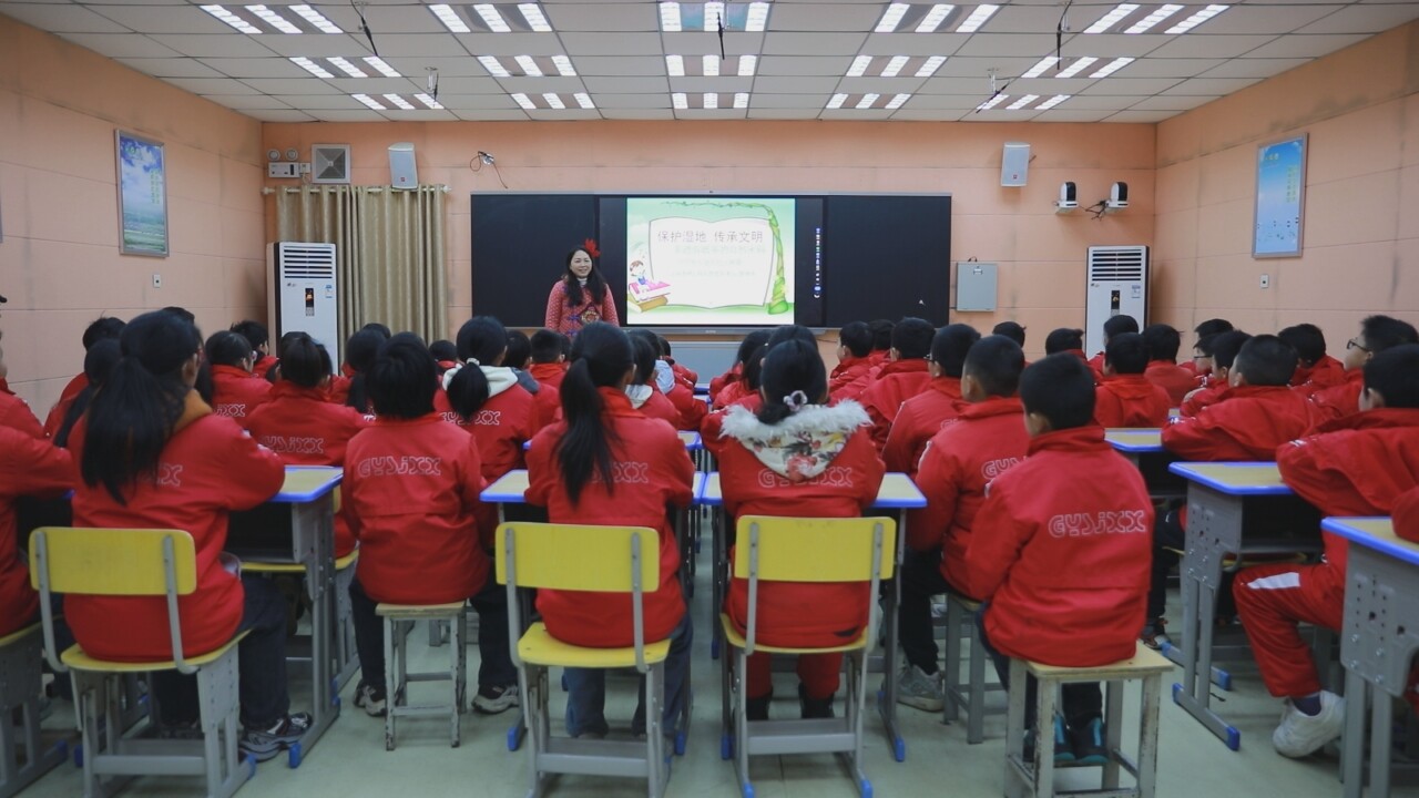 非遗剪纸贺马年 校园童趣迎新春