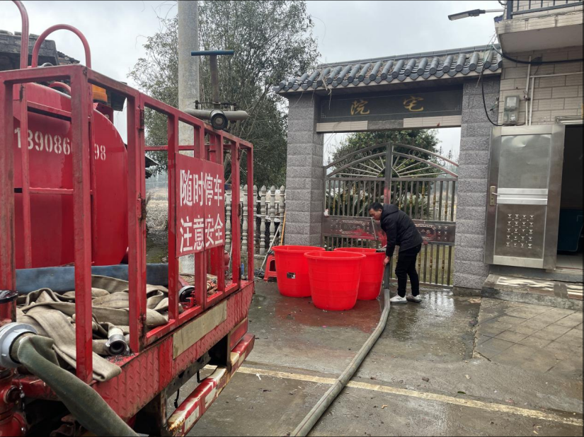 寒冬清泉润民心，点滴服务践初心——正和镇政府开展送水行动保障群众生活用水