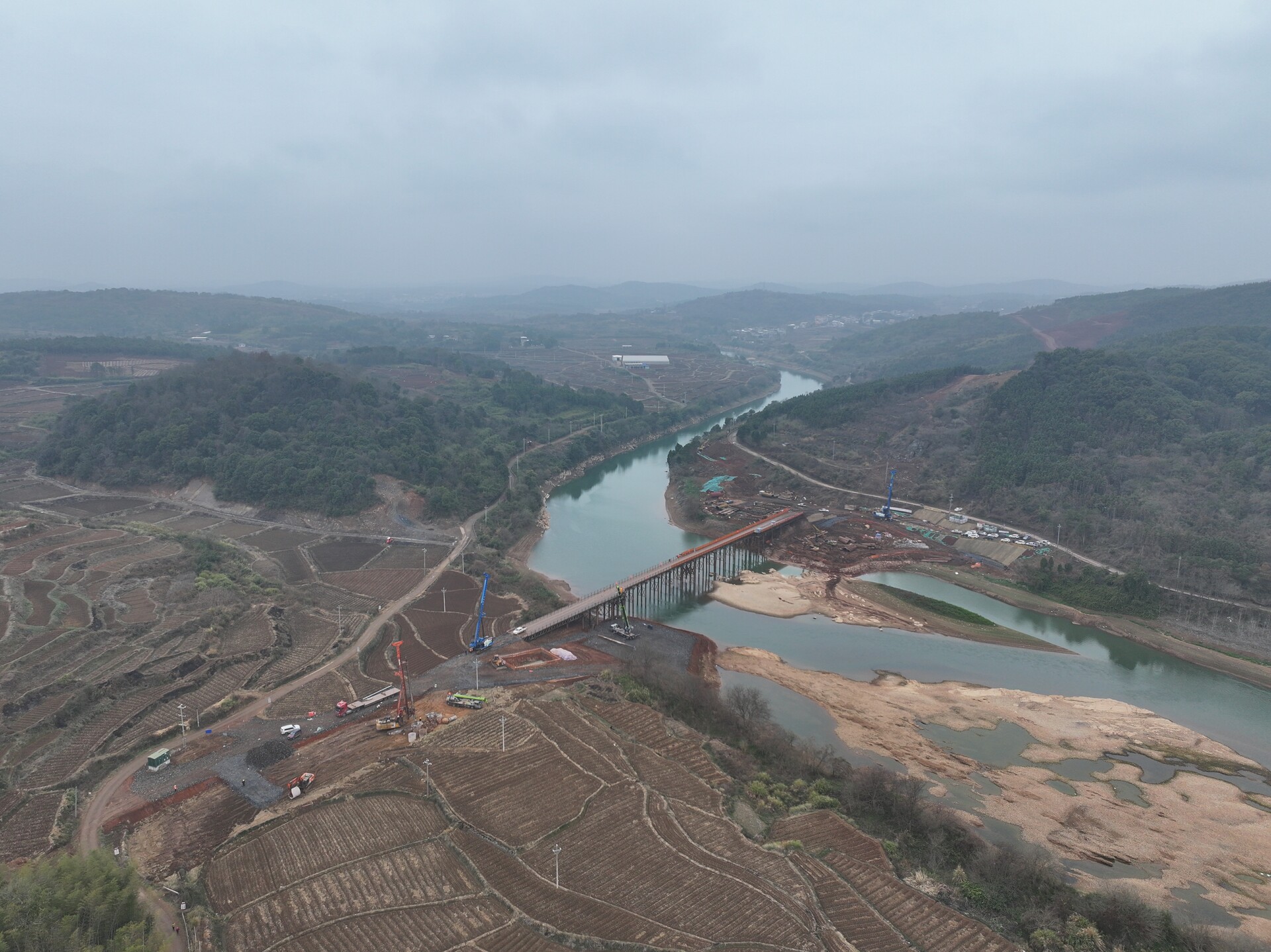 深入推进“六大新行动” 全面实施“七大攻坚” 丨桂新高速舂陵江特大桥建设有序推进