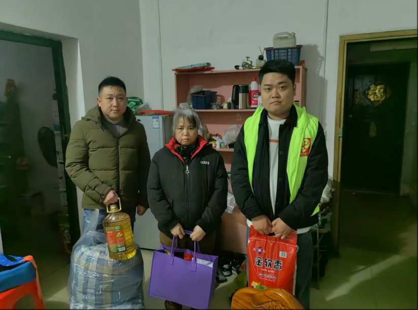 荷叶镇：寒冬递温情 慰问暖人心