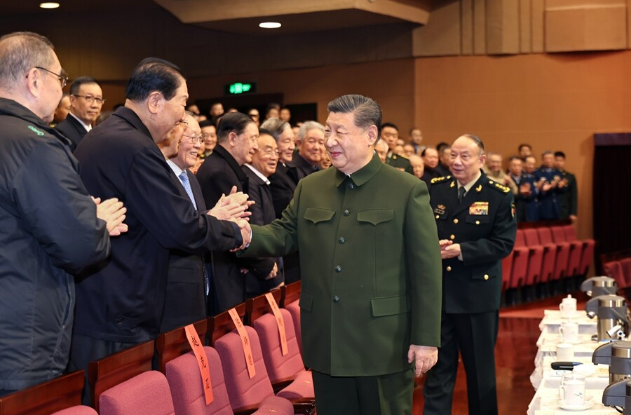 中央军委举行慰问驻京部队老干部迎新春文艺演出 习近平向全军老同志祝贺新春