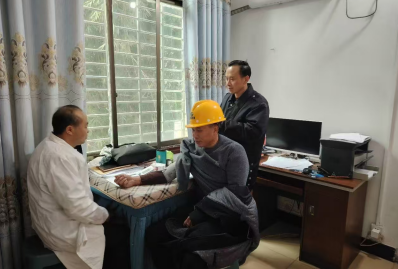 荷叶镇新市村：党群连心迎新春 便民服务暖民心