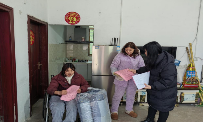 新春走基层|桂阳县樟市镇：“雪中送炭”来“敲”门 真情慰问暖“民”心