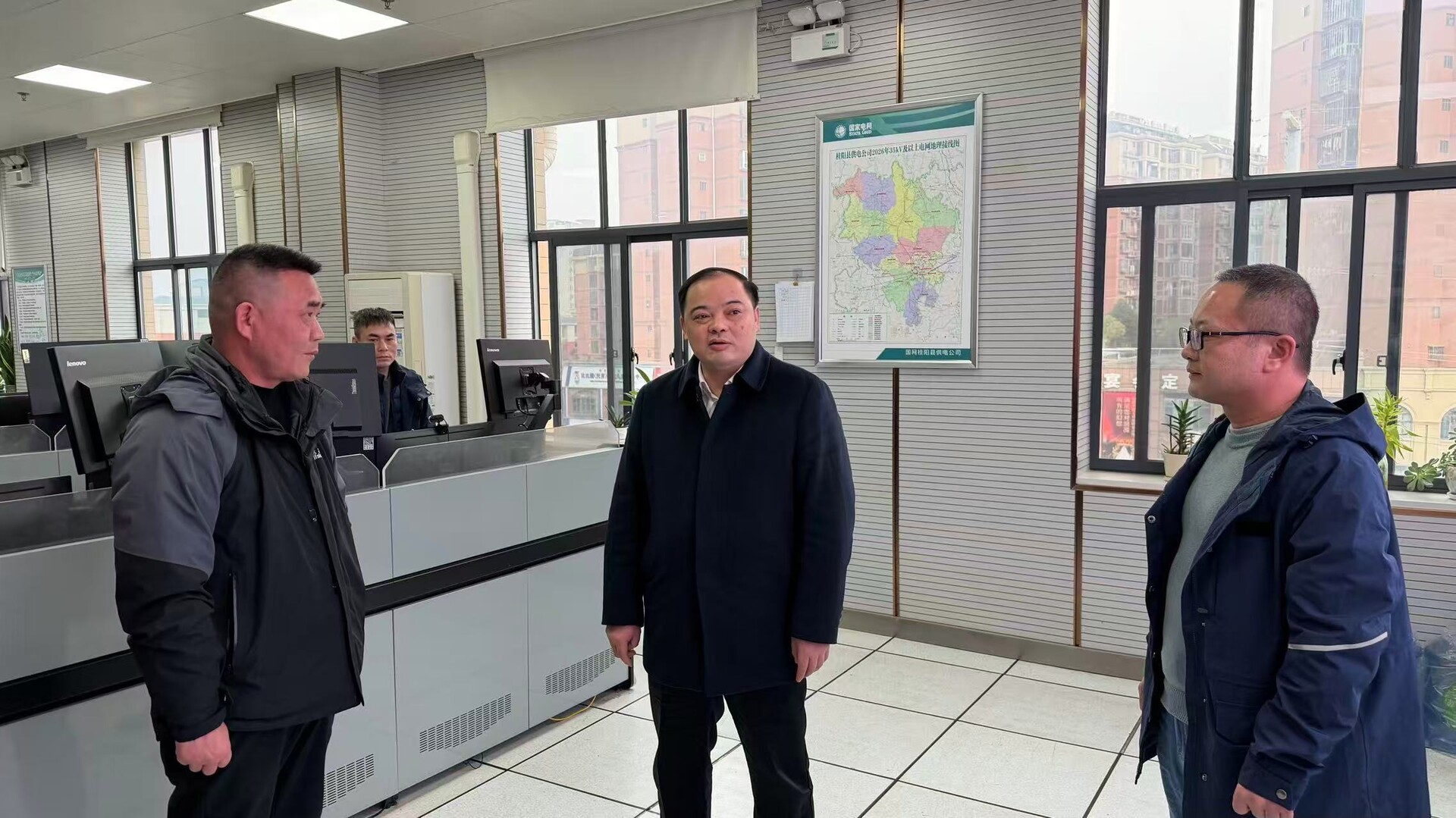 李志强看望慰问一线工作者并督导安全生产工作