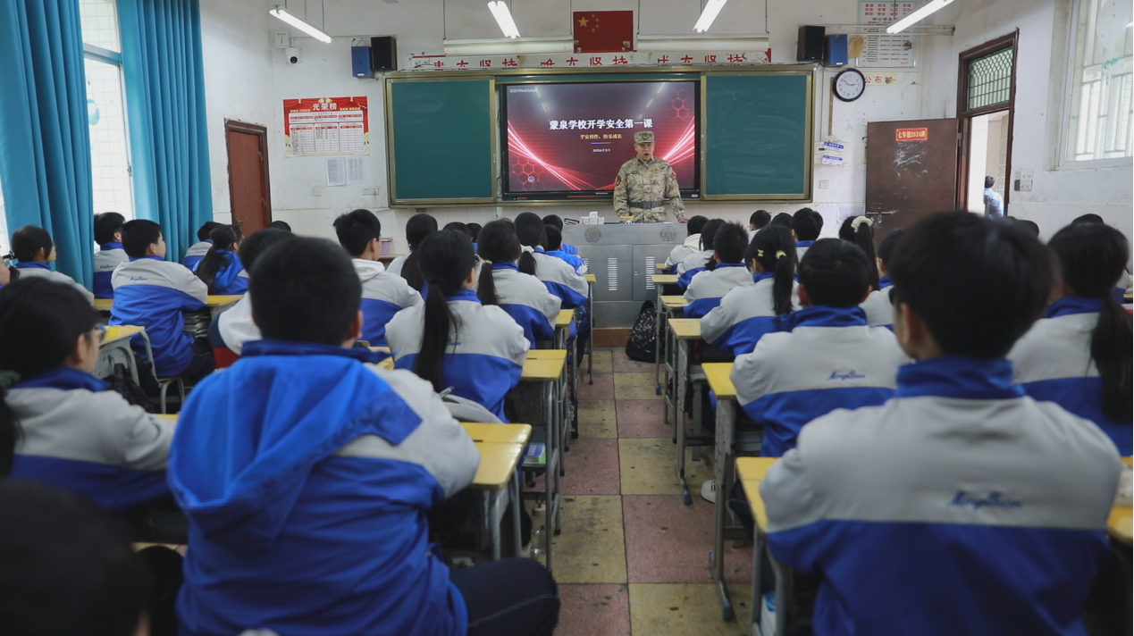 县人武部民兵进校园上“开学第一课” ：守纪律、懂安全、会应急