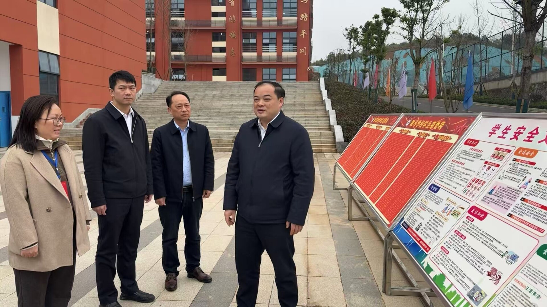 李志强调研春季开学和校园周边环境安全工作