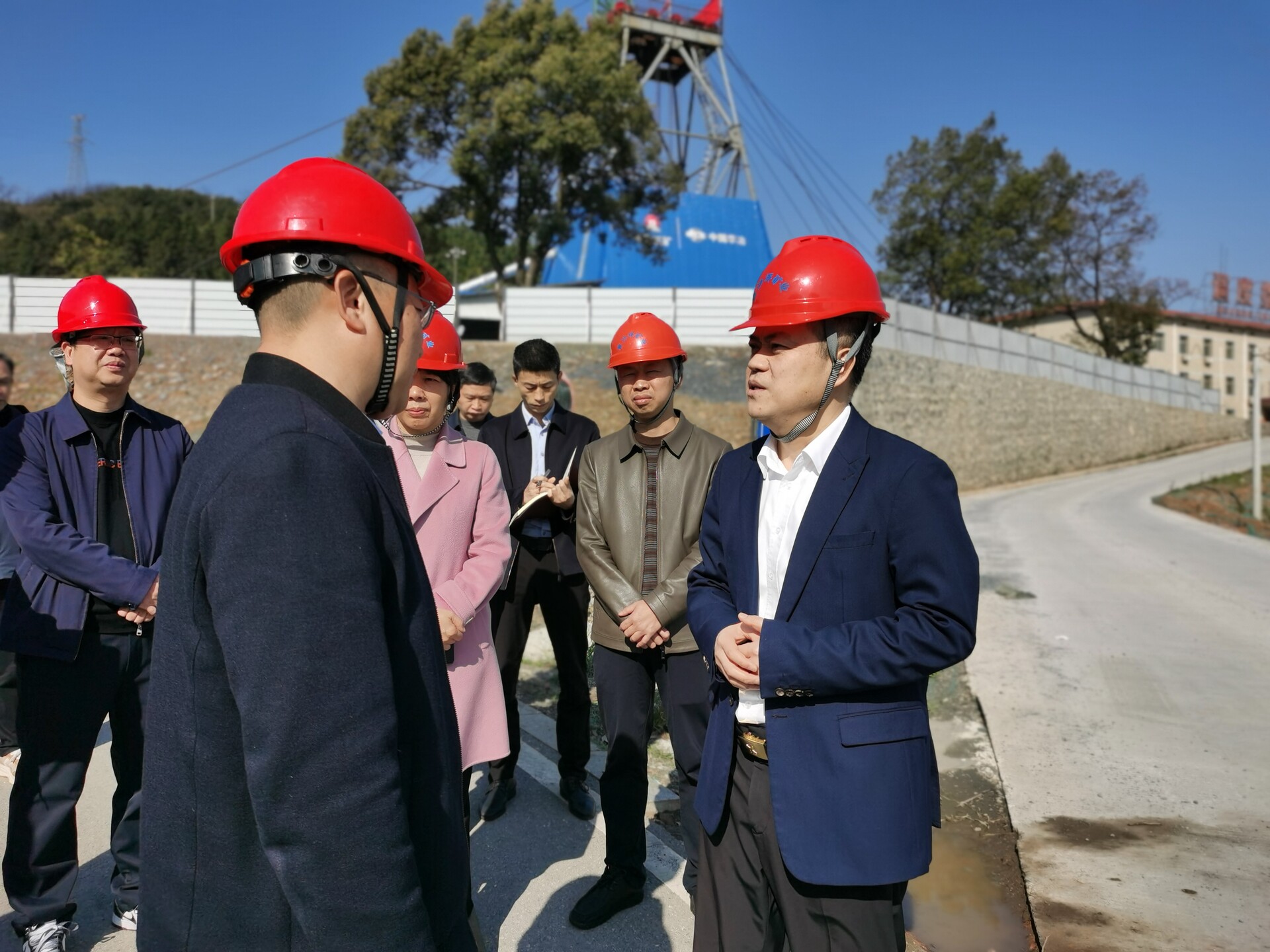 巫初华调研项目建设、产业发展提级、企业服务年等工作