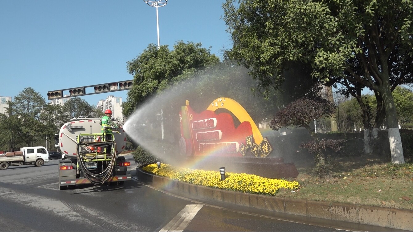 城管部门高效管护园林绿化 维护优美城市环境