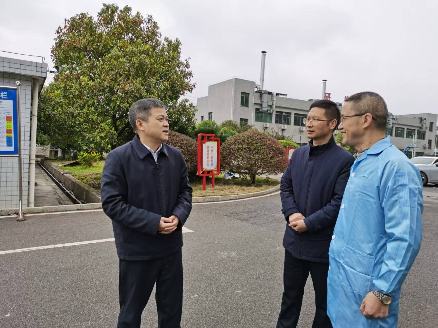 巫初华调研项目建设、安全生产、基层治理等工作