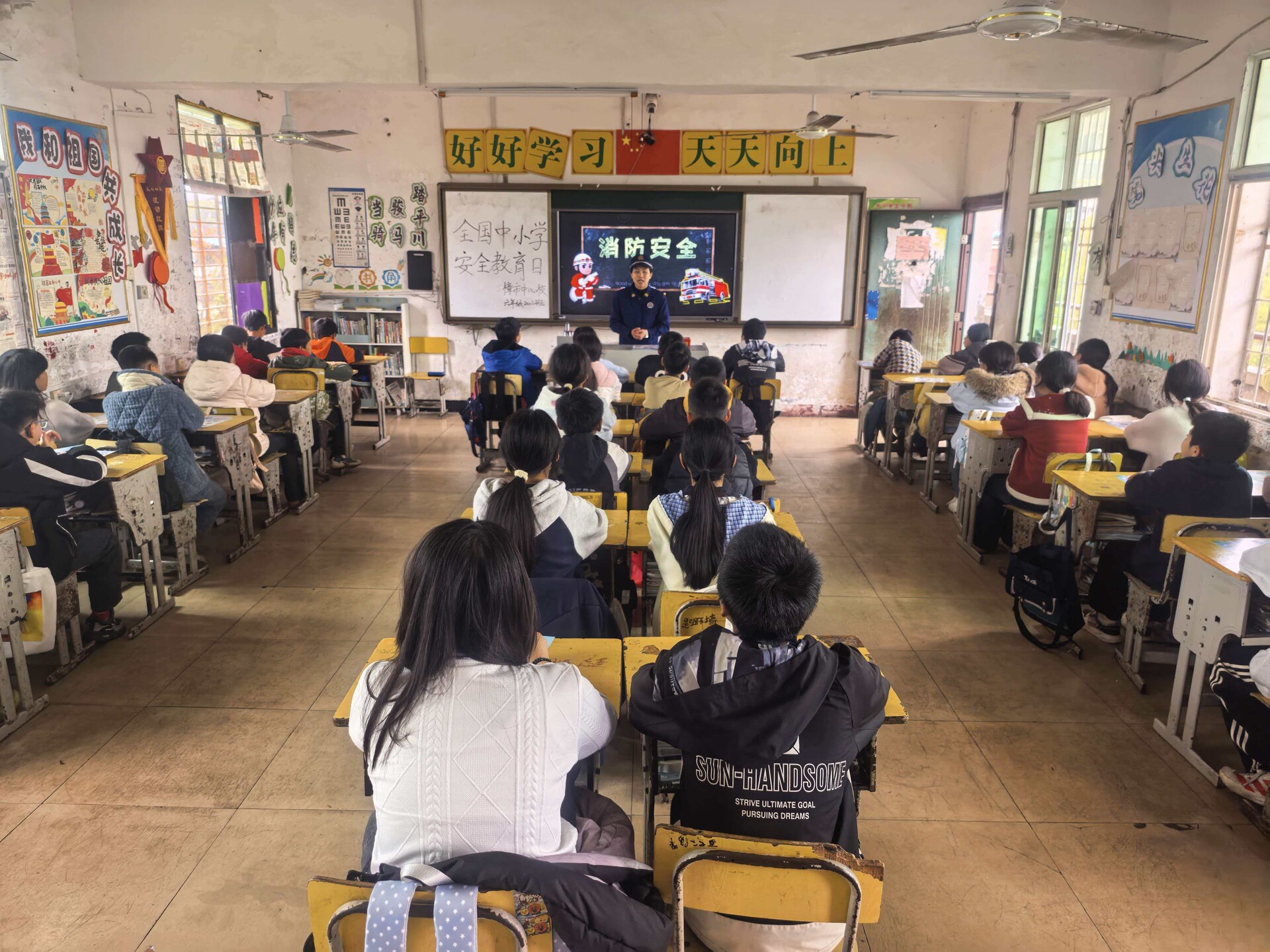 全国中小学安全教育日丨消防安全进校园：以演筑防 以学促安 筑牢校园安全屏障