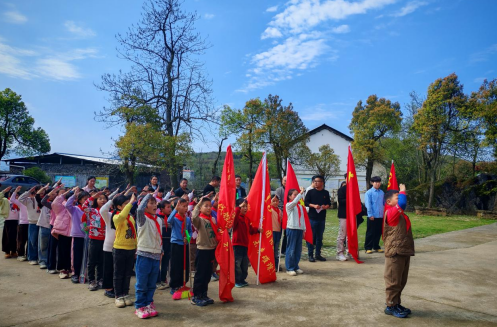 缅怀英烈砺初心 传承薪火勇担当——欧阳海镇清明节组织中小学生开展缅怀英烈爱国教育活动