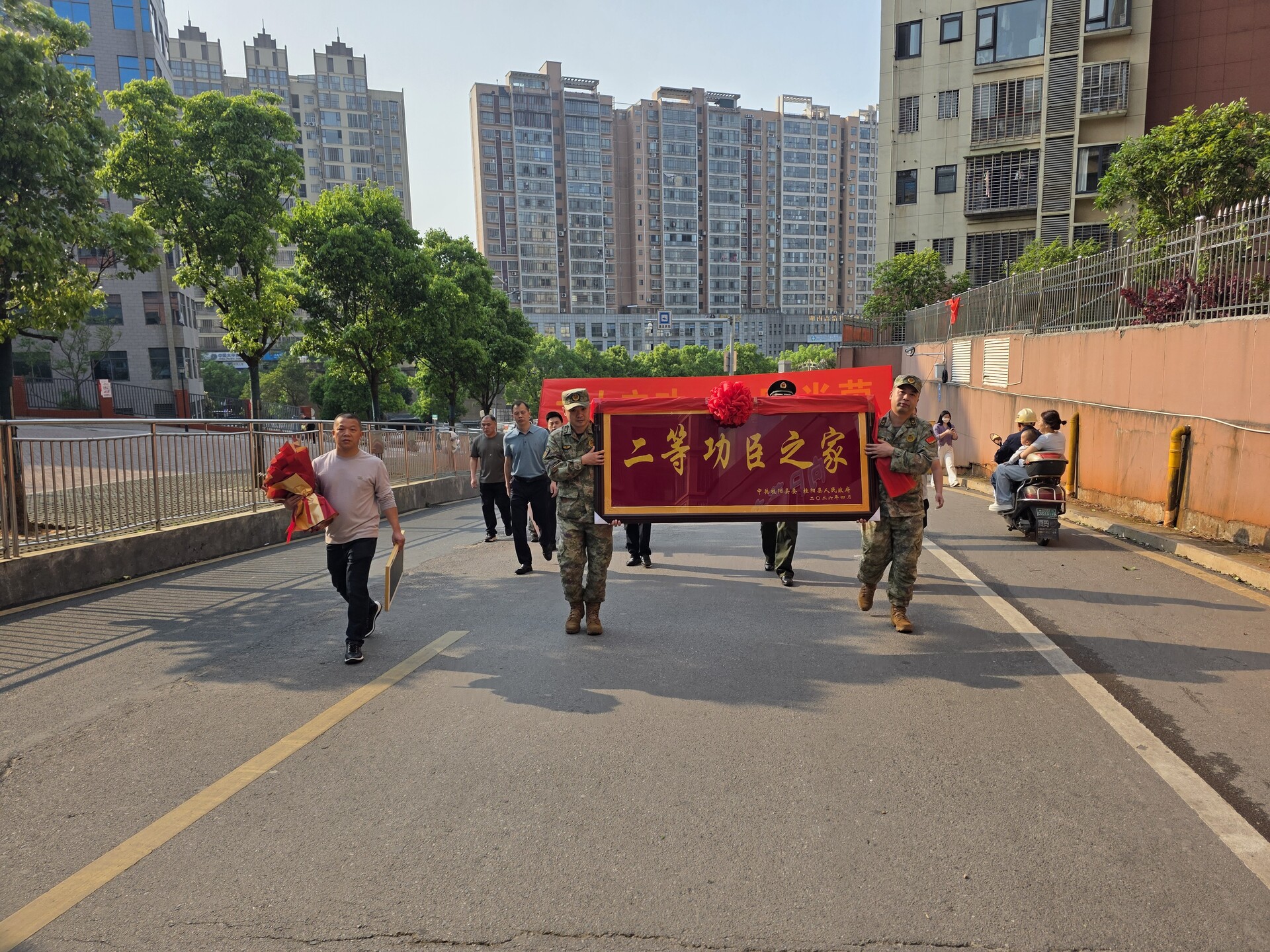 我县为荣立二等功现役军人何健模送立功喜报
