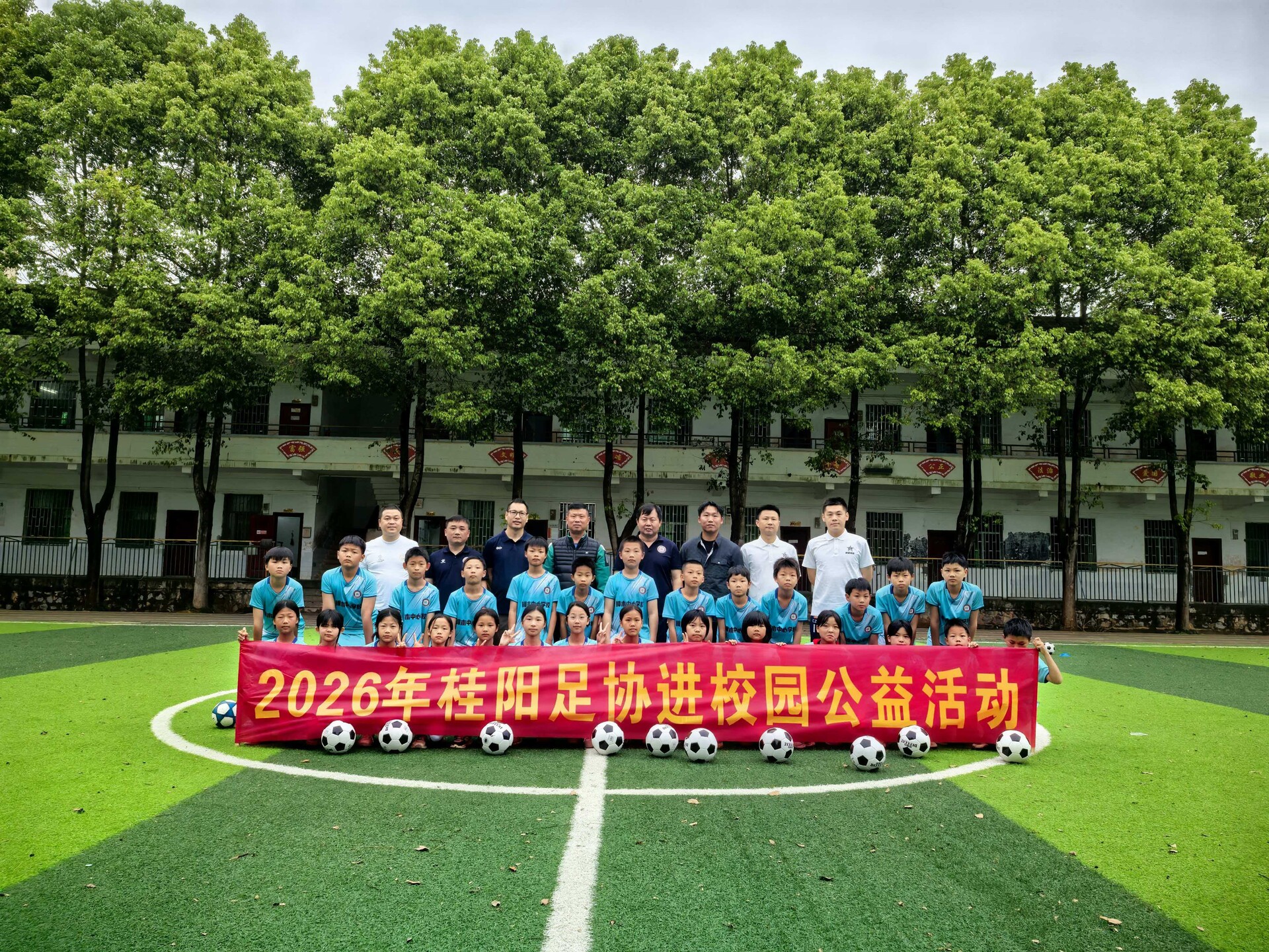 县足协开展“足球进校园”活动   推动校园足球蓬勃发展