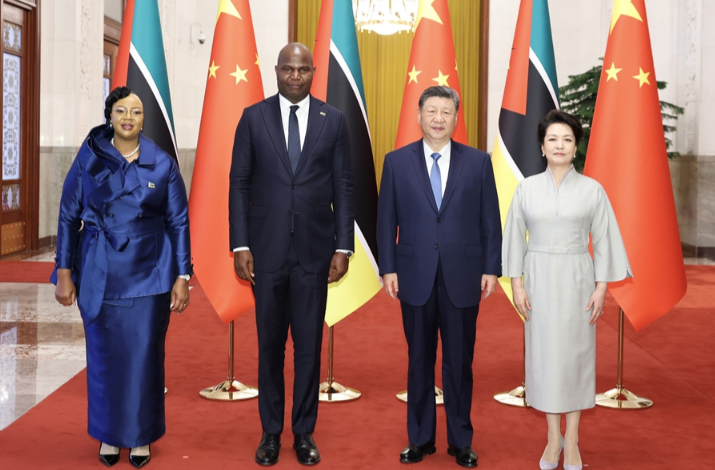 习近平同莫桑比克总统查波会谈