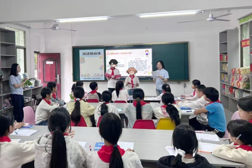 星火伴书香 共庆读书日  ——“桂阳星火”悦读团走进樟市中心校开展阅读活动