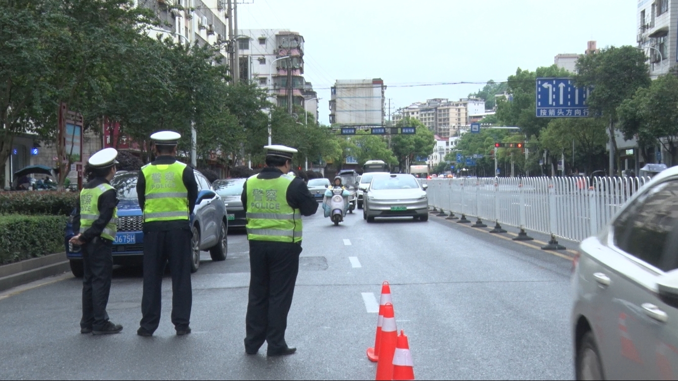 我县加强道路交通秩序管理  全力护航群众出行