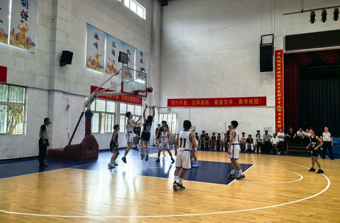 我县中小学生运动会篮球项目决赛圆满举行