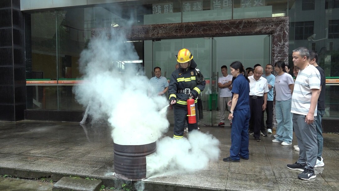 安全生产隐患大排查大整治丨县融媒体中心开展消防安全培训演练活动