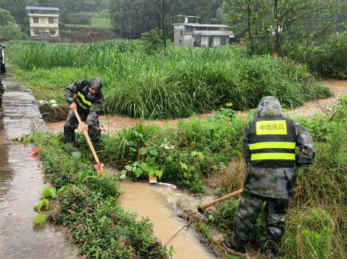 闻“汛”而动守一线 民兵巡查护平安——雷坪镇民兵应急分队开展防汛巡逻工作