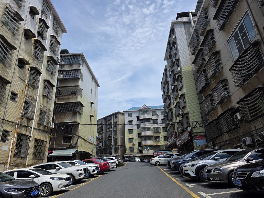 持续深化“六大行动” 全力实施“开局八好”｜弱电改造：清除“空中蛛网”  老旧小区换新颜