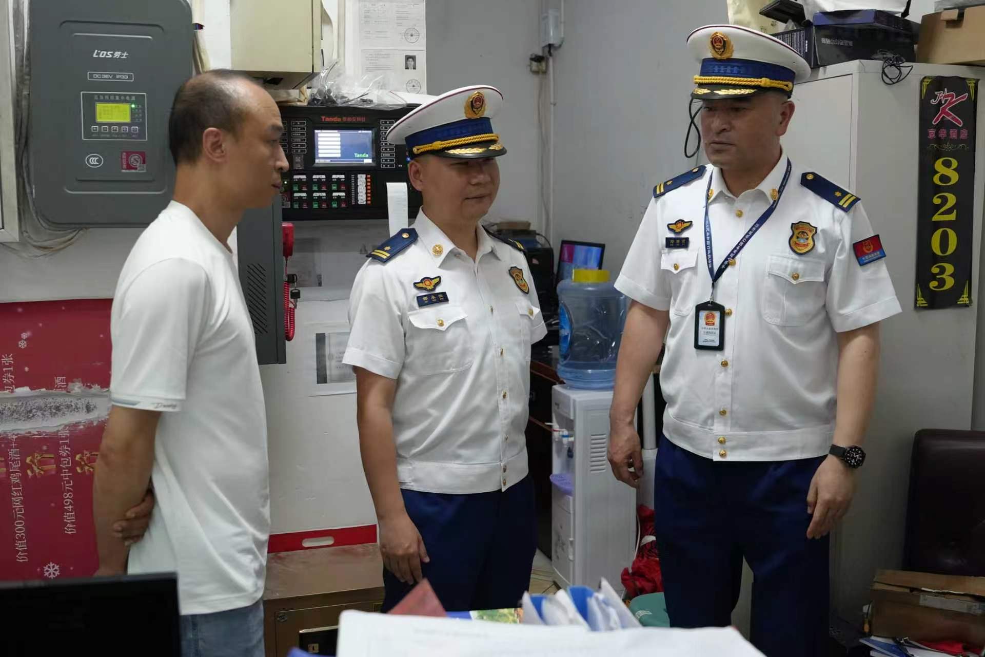 安全生产隐患大排查大整治|市消防救援局来我县检查夜间营业场所消防安全情况