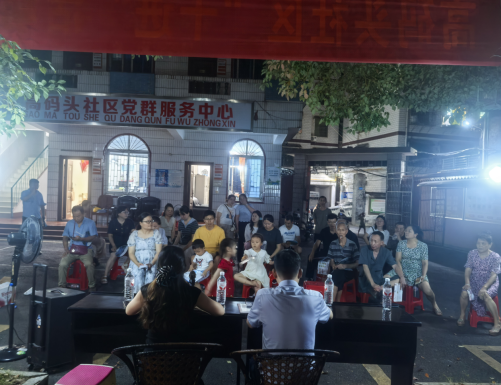 灯下夜话聚民心 惠民政策进院落——龙潭街道高码头社区开展居民夜话活动