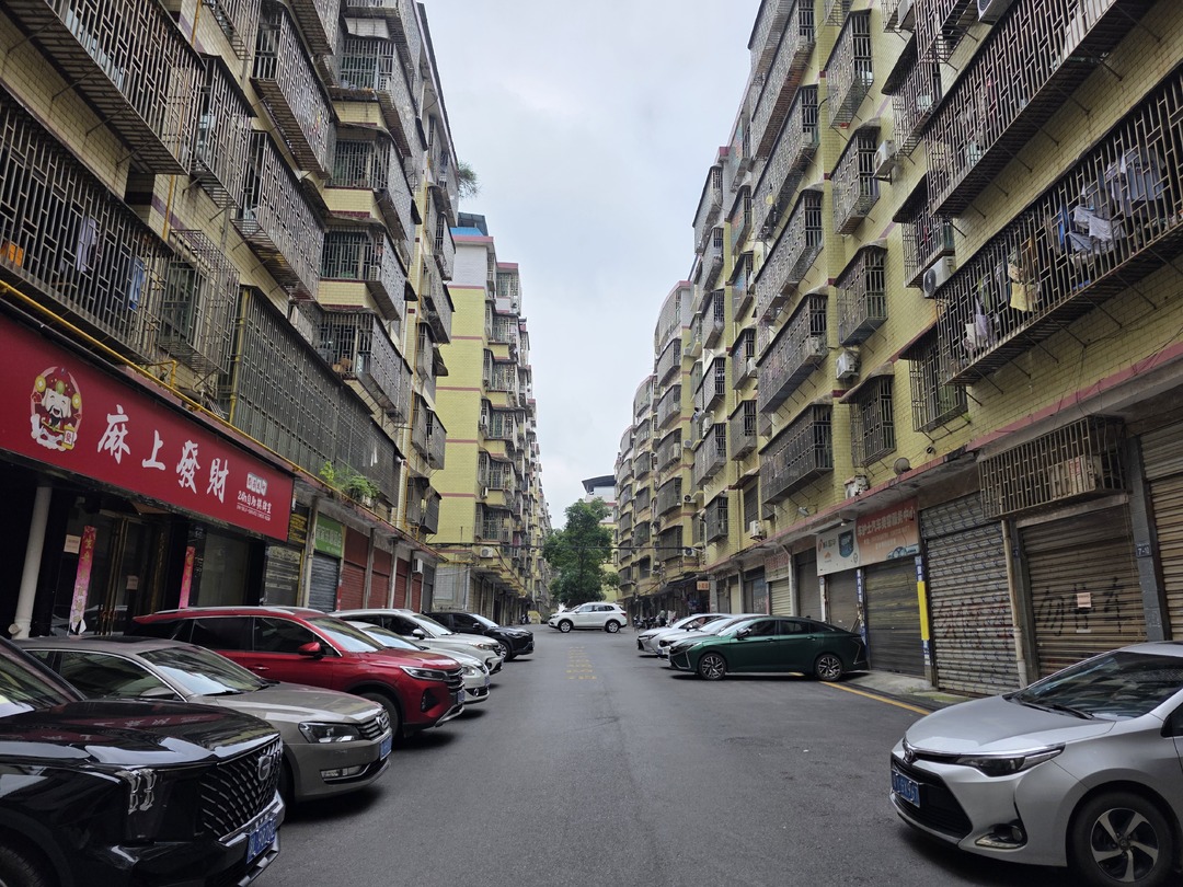 践初心 办实事｜县委社会工作部：楼栋标识焕新 民生温度升级