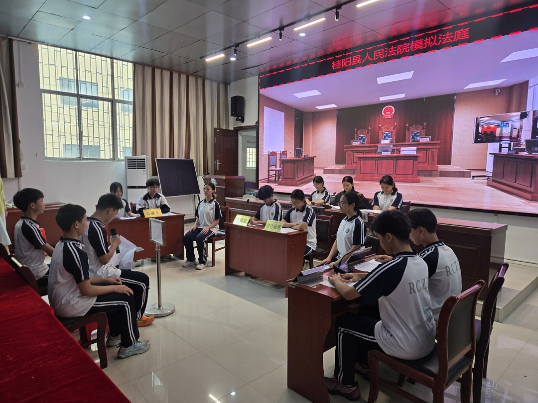 国际禁毒日|送法进校园：中学生沉浸式扮演法官“审判”毒品案
