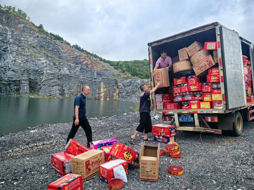 安全生产隐患大排查大整治|我县集中销毁非法烟花爆竹1000余件