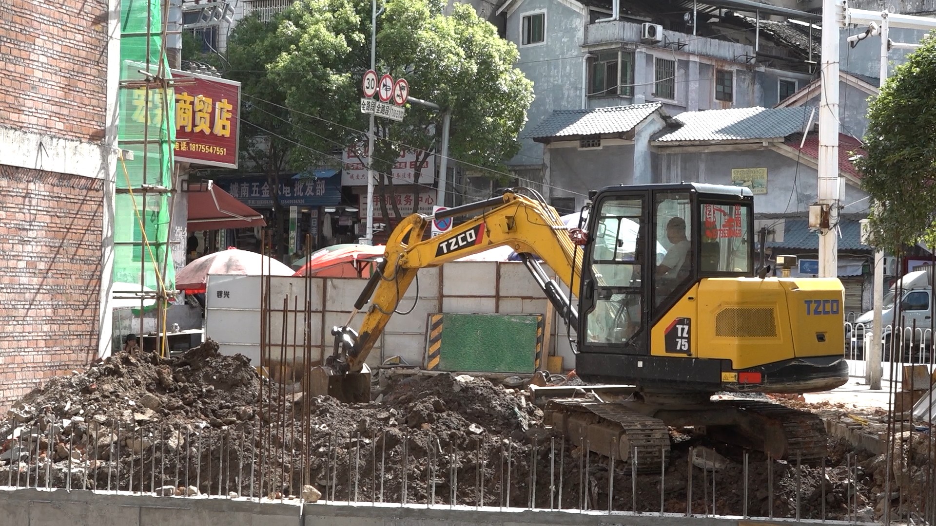 践初心 办实事|鹿峰街道南塔社区：南外街提质改造  提升居民幸福感