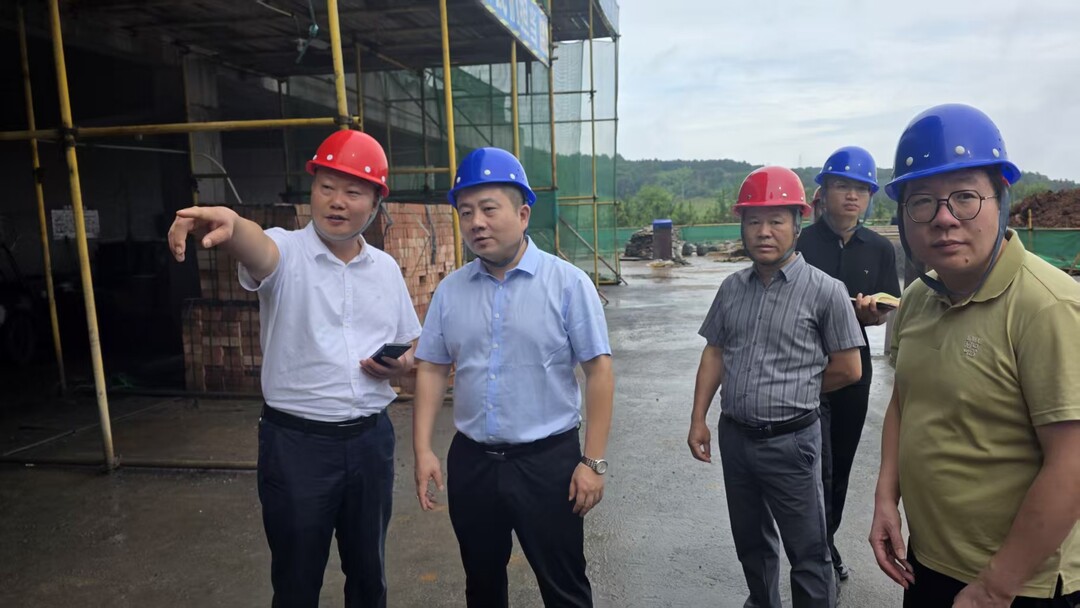 贺雄调研消防安全、建筑领域施工安全和当前重点工作