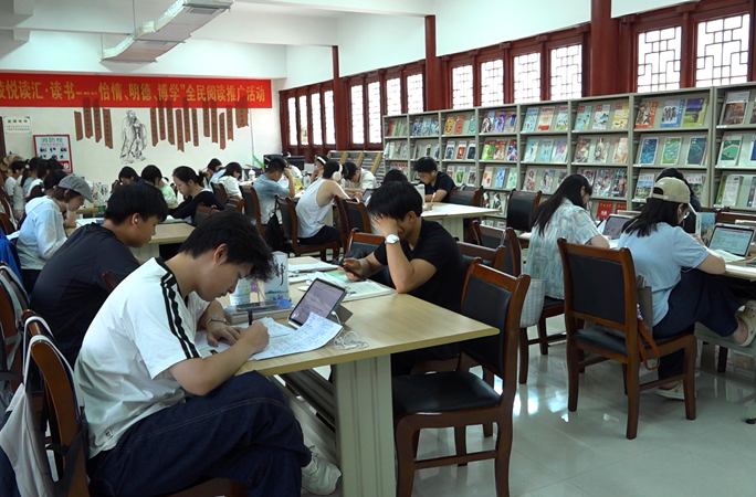 书香桂阳|书店图书馆成青少年假期“充电”好去处
