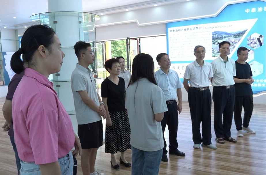 市老科协来我县调研
