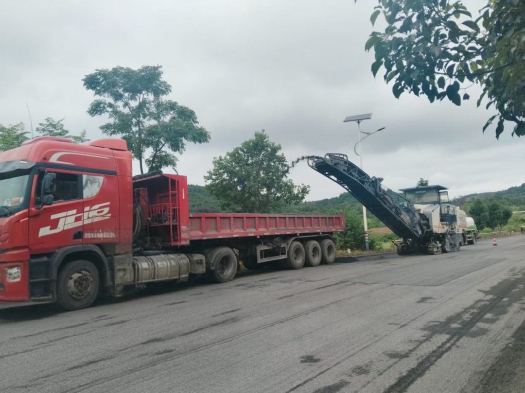 桂阳县S215线路面中修工程提前竣工