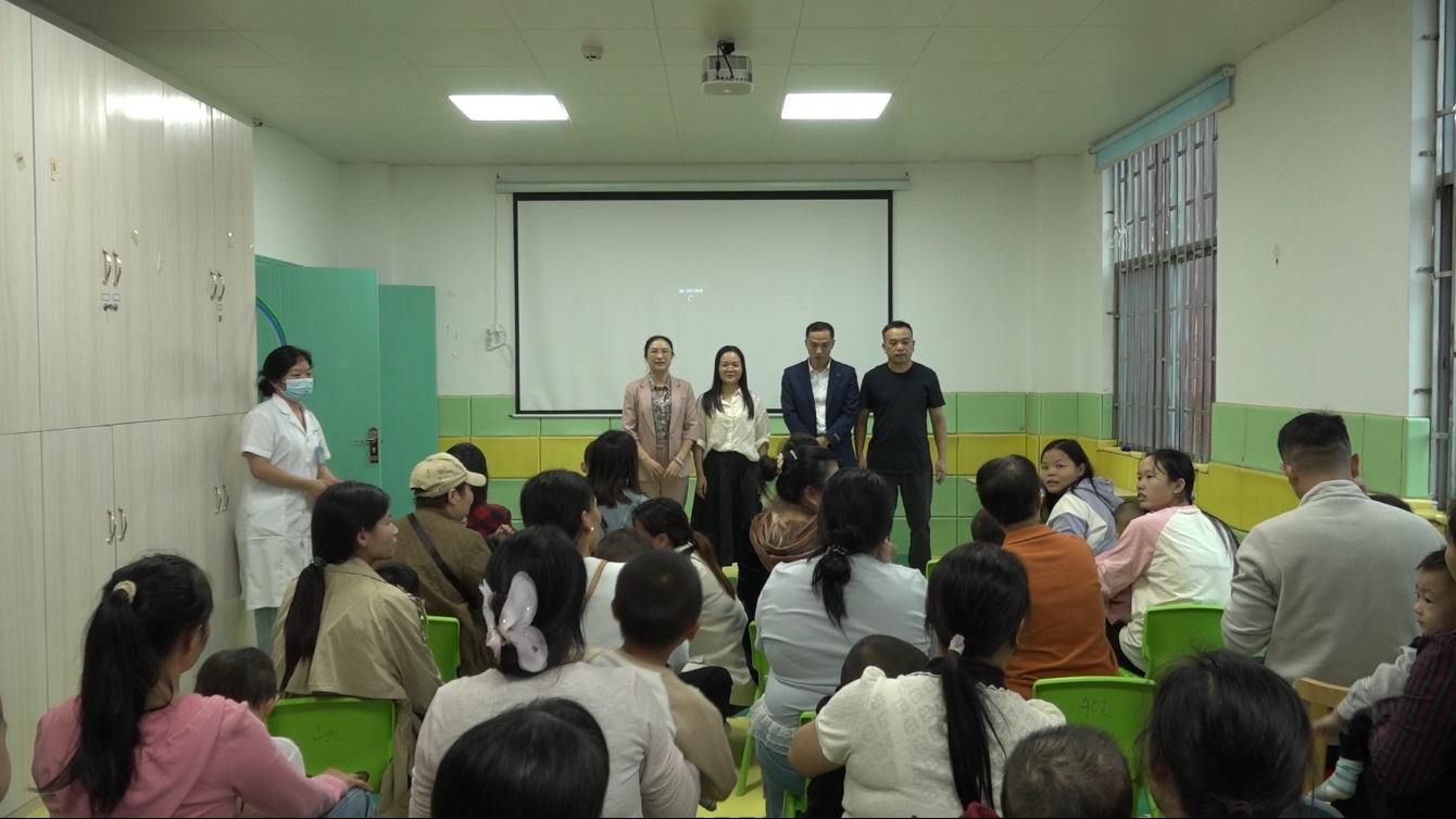 县残联到县妇幼保健院开展特殊儿童慰问活动