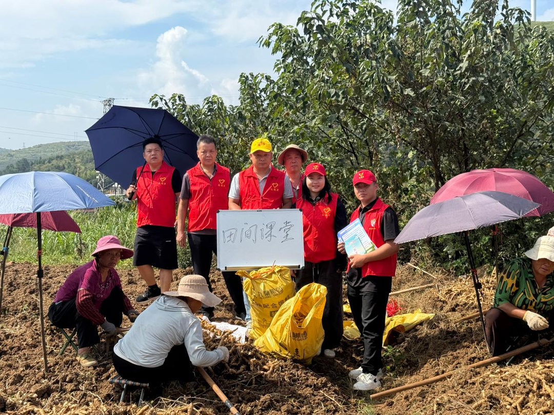 雷坪镇聂锡村：田间地头开课堂，政策宣讲聚民心