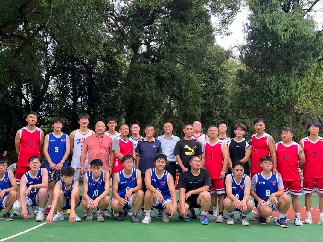 篮球激荡乡村活力 赛事谱写党群新篇  ——欧阳海镇三白社区首届“青少年杯”篮球交流友谊赛国庆开赛