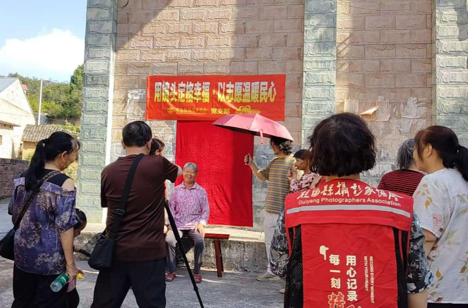 重阳敬老暖人心 光影歌声聚乡情