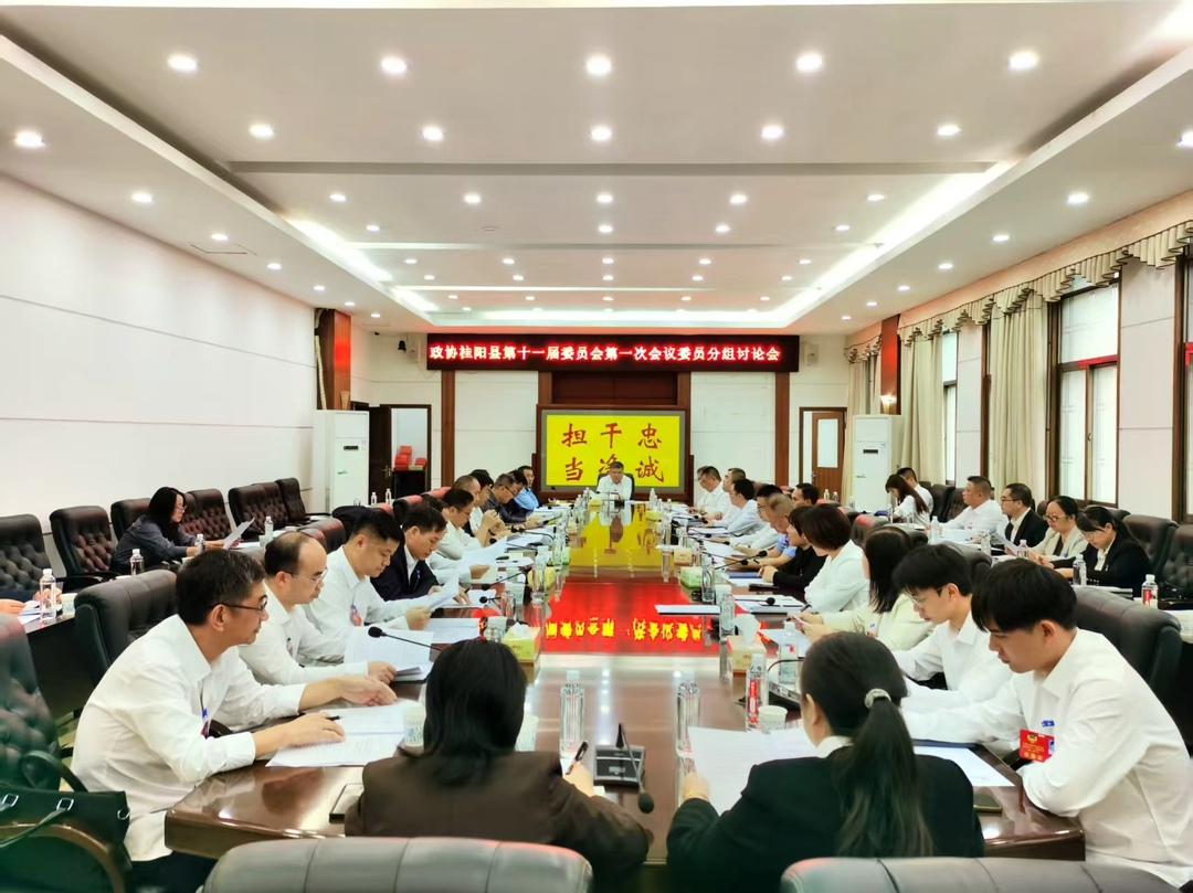 聚焦两会|政协委员继续开展分组讨论：钟宾参加中共、工会、特邀（二）界别讨论