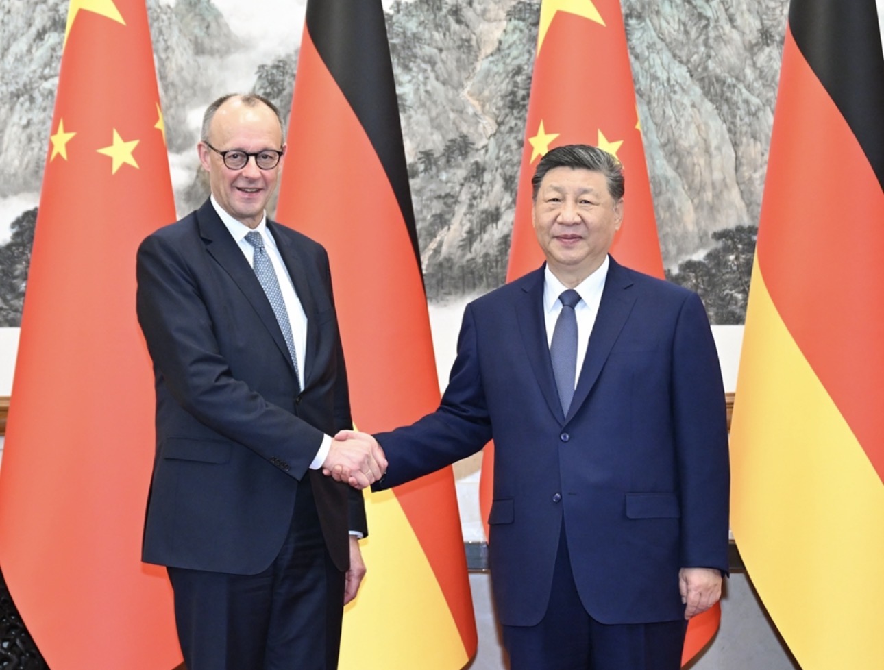 习近平会见德国总理默茨